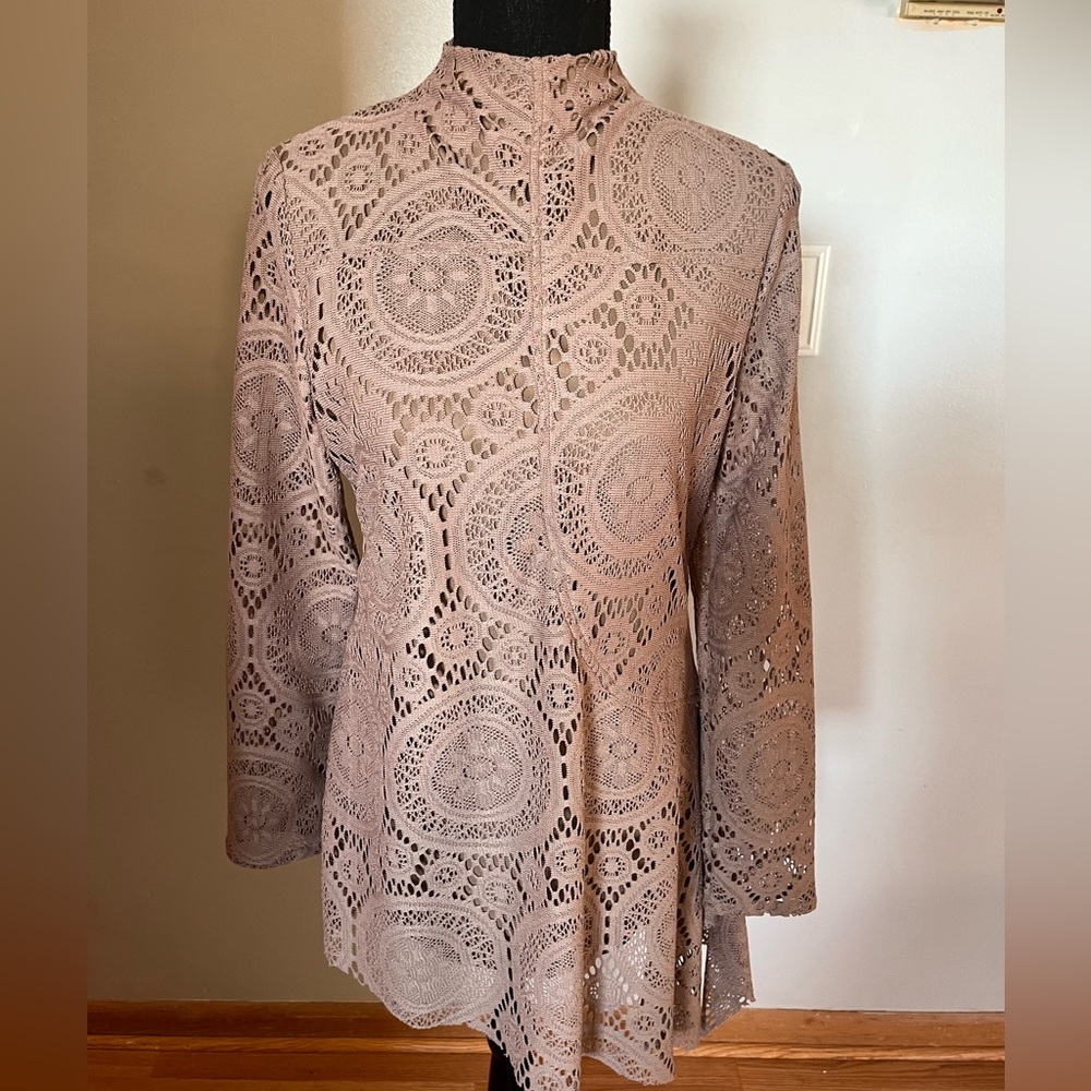 Soft Surroundings Women’s S Beige Lace Asymetrical Long Sleeve Tunic Top